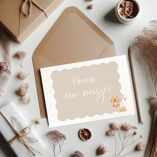 Kaart + kraft envelop || Hoera, een meisje (beige)
